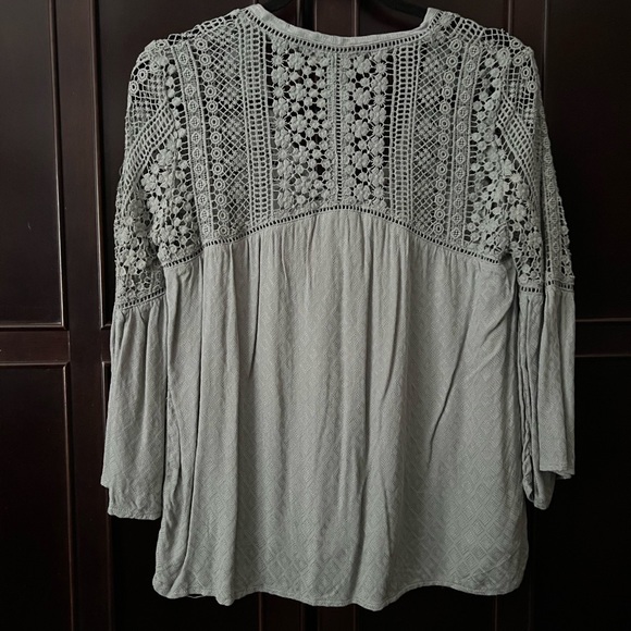Love Stitch Boho Du Jour Crochet Blouse - Color Sage Size Small NWOT - Picture 4 of 6